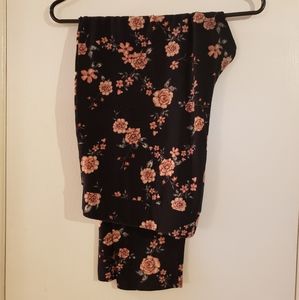 Torrid Leggings Black with Rose's size 3